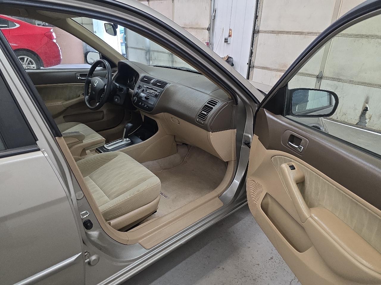 Honda Civic Sdn LX AT 2005