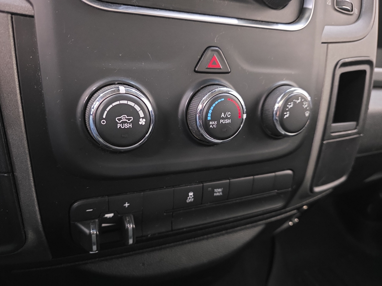 RAM 1500 2WD Reg Cab 120.5" Tradesman 2016