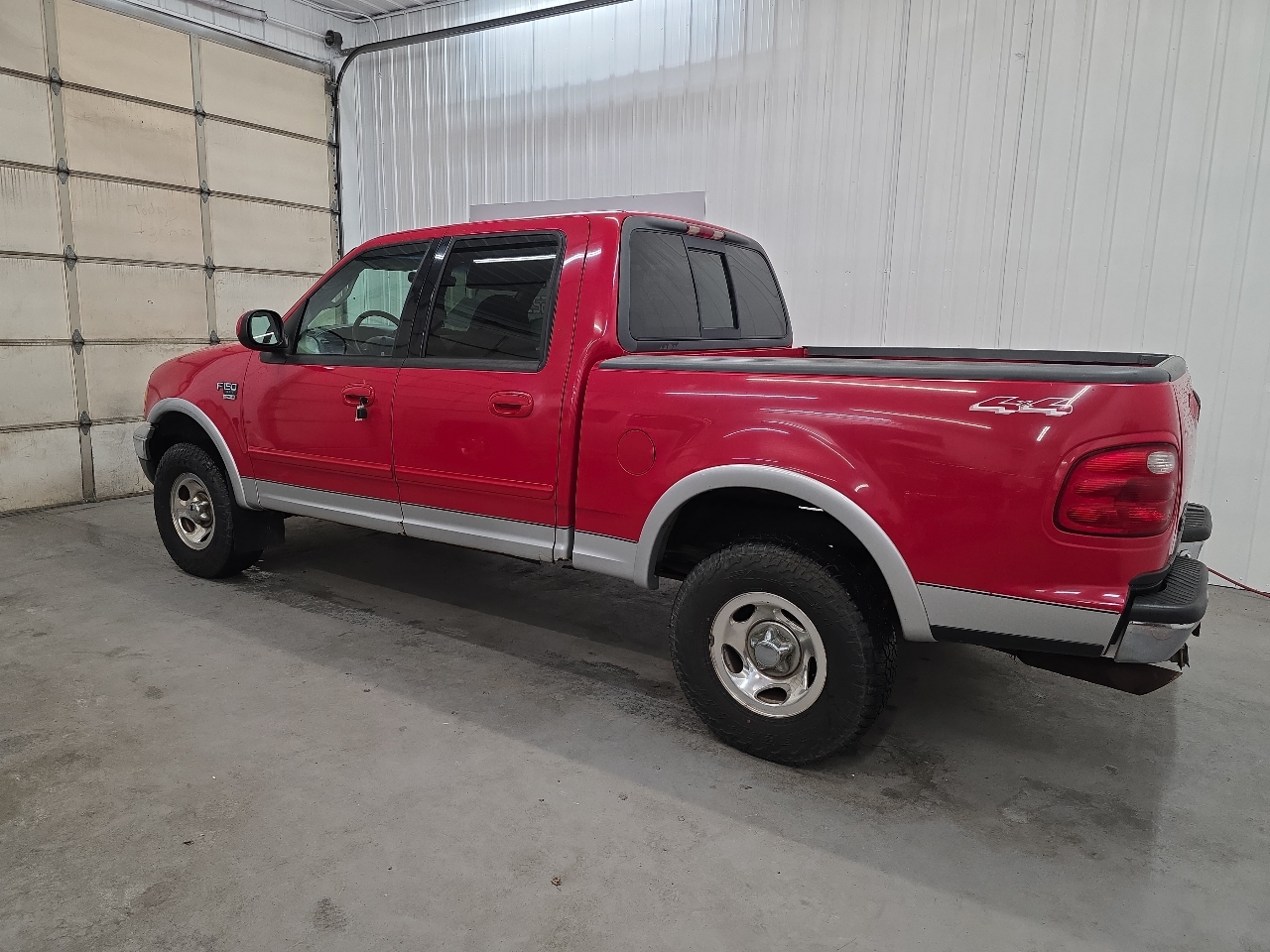 Ford F-150 SuperCrew Crew Cab 139" XLT 4WD 2001