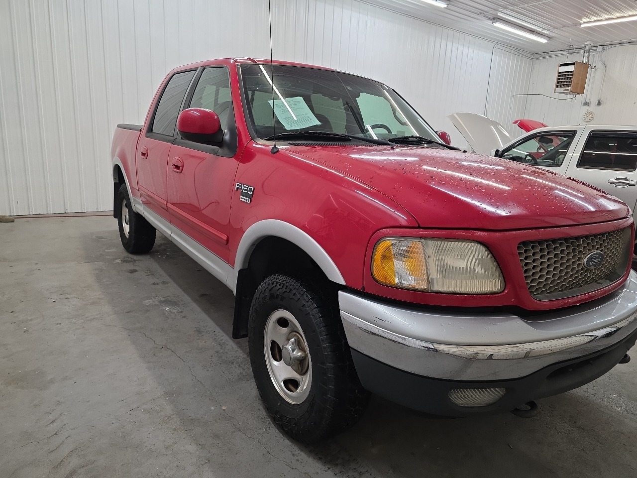 Ford F-150 SuperCrew Crew Cab 139" XLT 4WD 2001