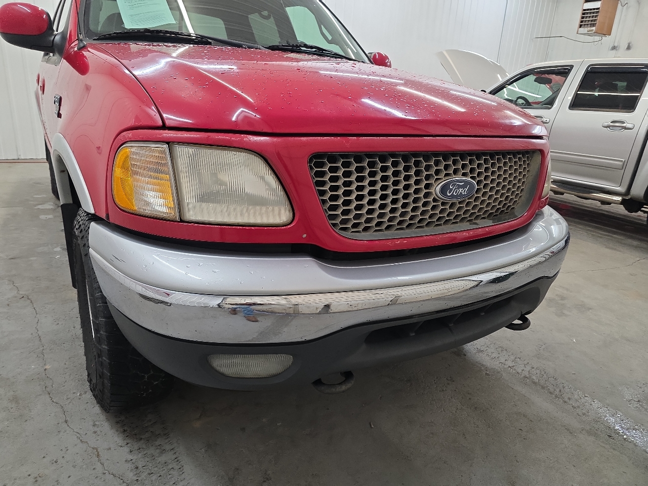 Ford F-150 SuperCrew Crew Cab 139" XLT 4WD 2001