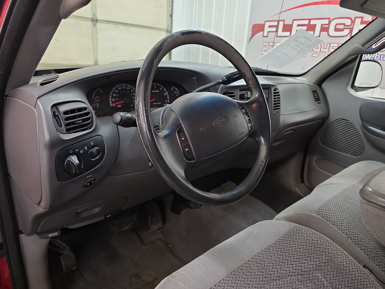 Ford F-150 SuperCrew Crew Cab 139" XLT 4WD 2001