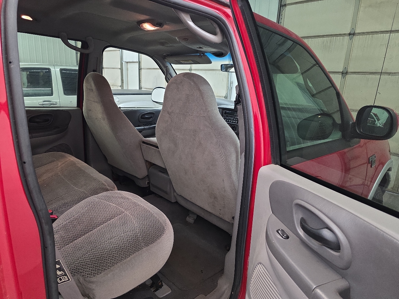 Ford F-150 SuperCrew Crew Cab 139" XLT 4WD 2001