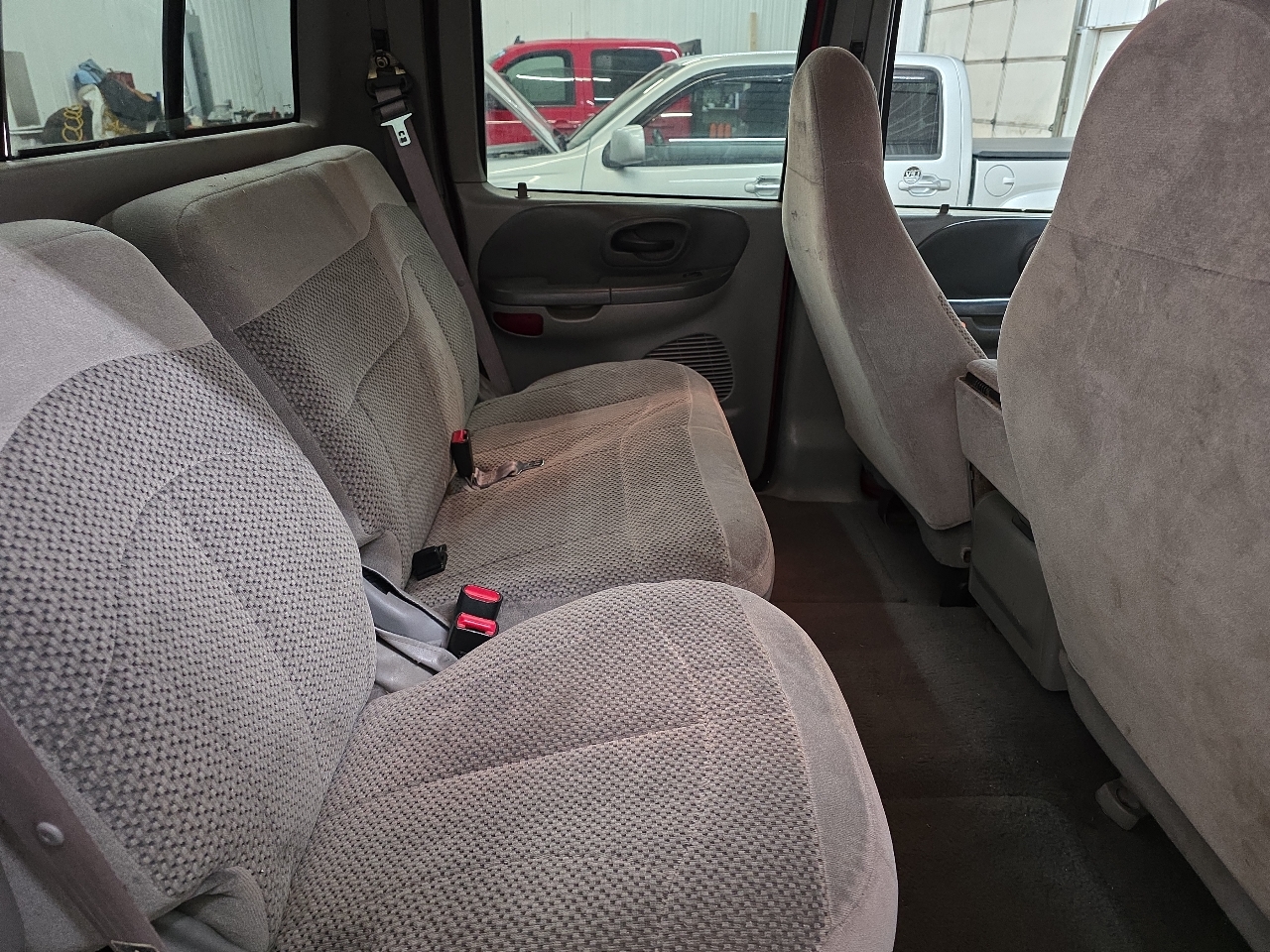 Ford F-150 SuperCrew Crew Cab 139" XLT 4WD 2001