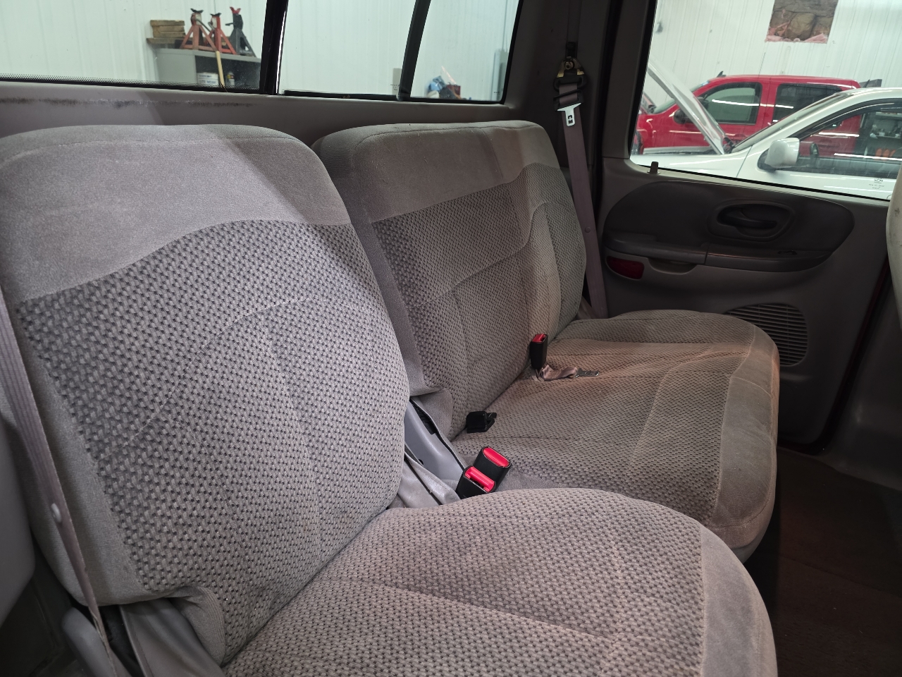 Ford F-150 SuperCrew Crew Cab 139" XLT 4WD 2001