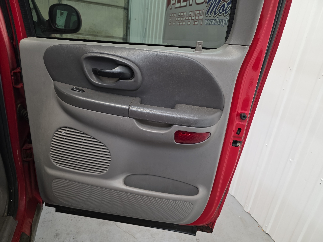 Ford F-150 SuperCrew Crew Cab 139" XLT 4WD 2001