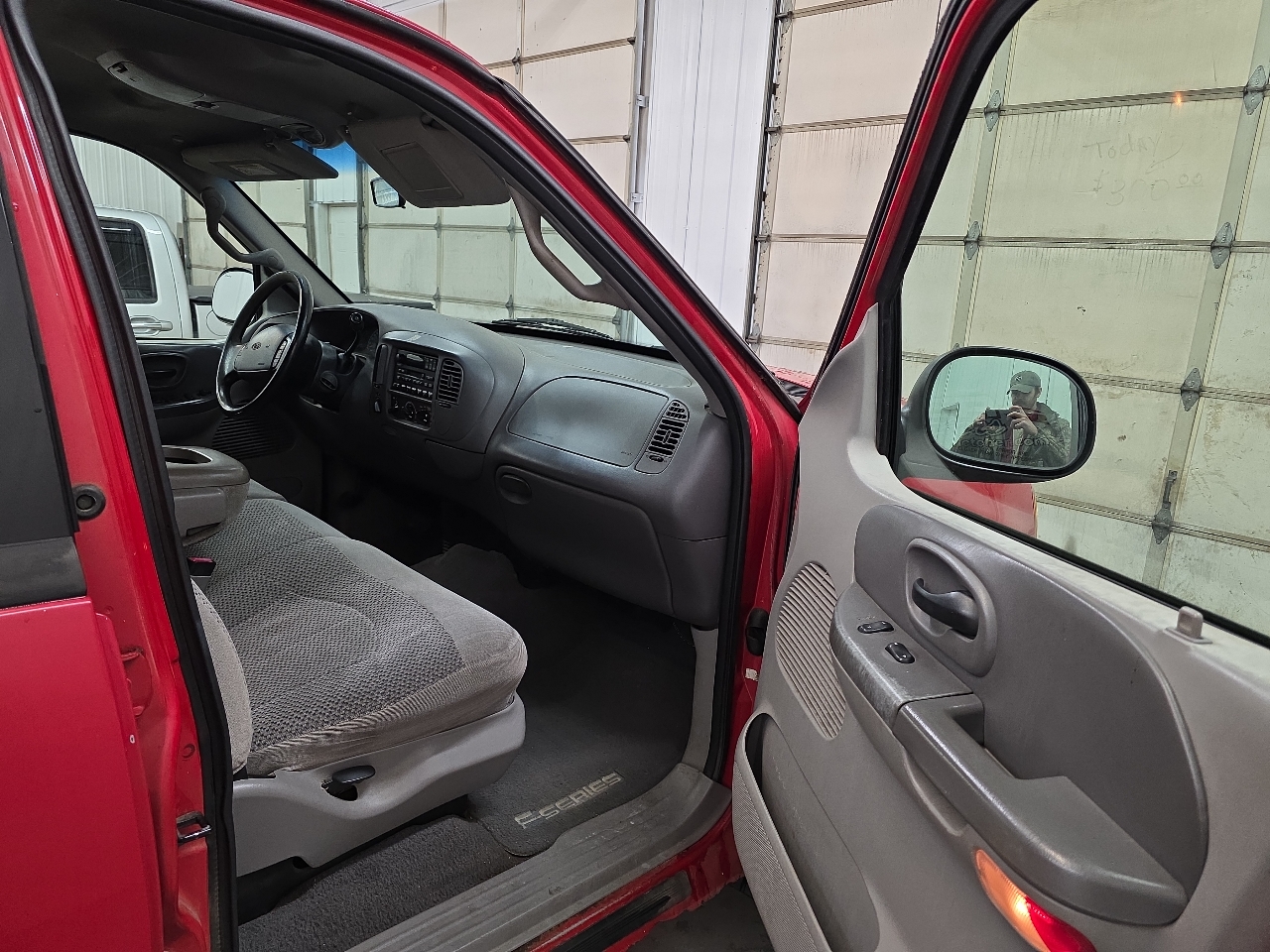 Ford F-150 SuperCrew Crew Cab 139" XLT 4WD 2001