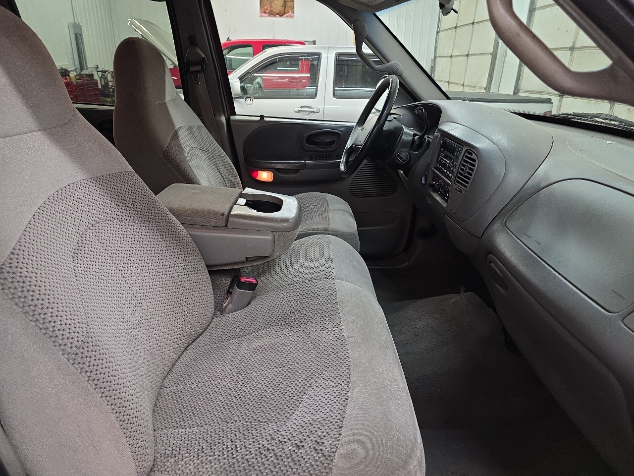 Ford F-150 SuperCrew Crew Cab 139" XLT 4WD 2001