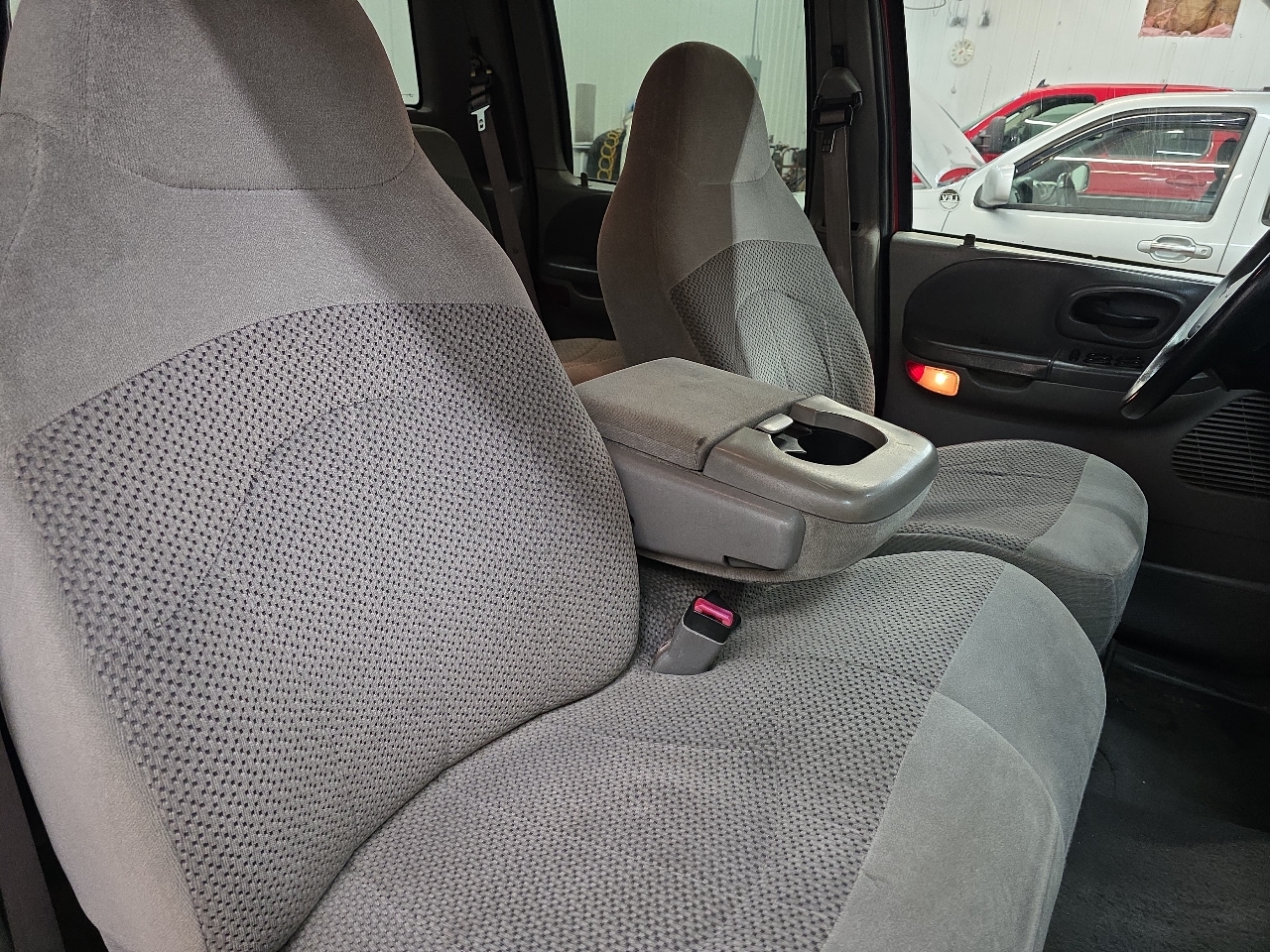 Ford F-150 SuperCrew Crew Cab 139" XLT 4WD 2001