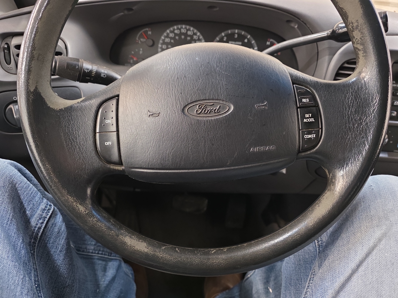 Ford F-150 SuperCrew Crew Cab 139" XLT 4WD 2001