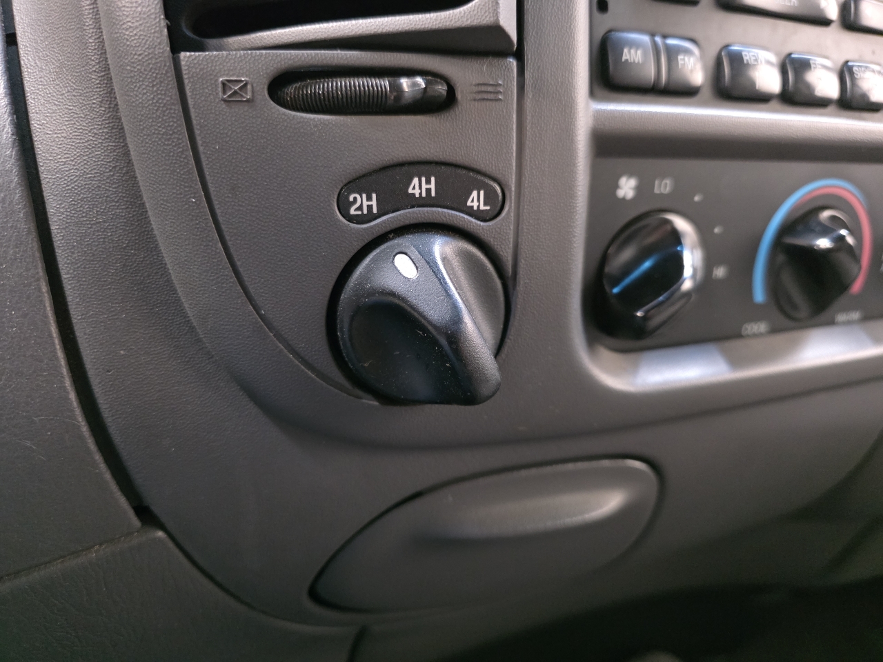 Ford F-150 SuperCrew Crew Cab 139" XLT 4WD 2001