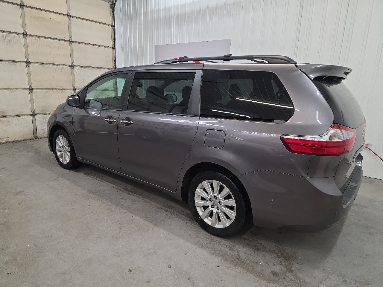 Toyota Sienna 5dr 7-Pass Van XLE Premium AWD (Natl) 2015