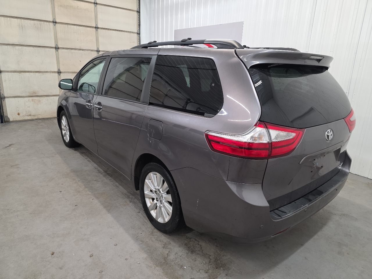 Toyota Sienna 5dr 7-Pass Van XLE Premium AWD (Natl) 2015