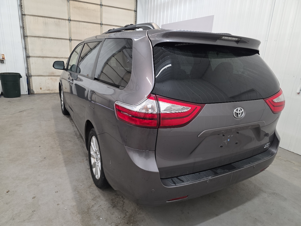 Toyota Sienna 5dr 7-Pass Van XLE Premium AWD (Natl) 2015