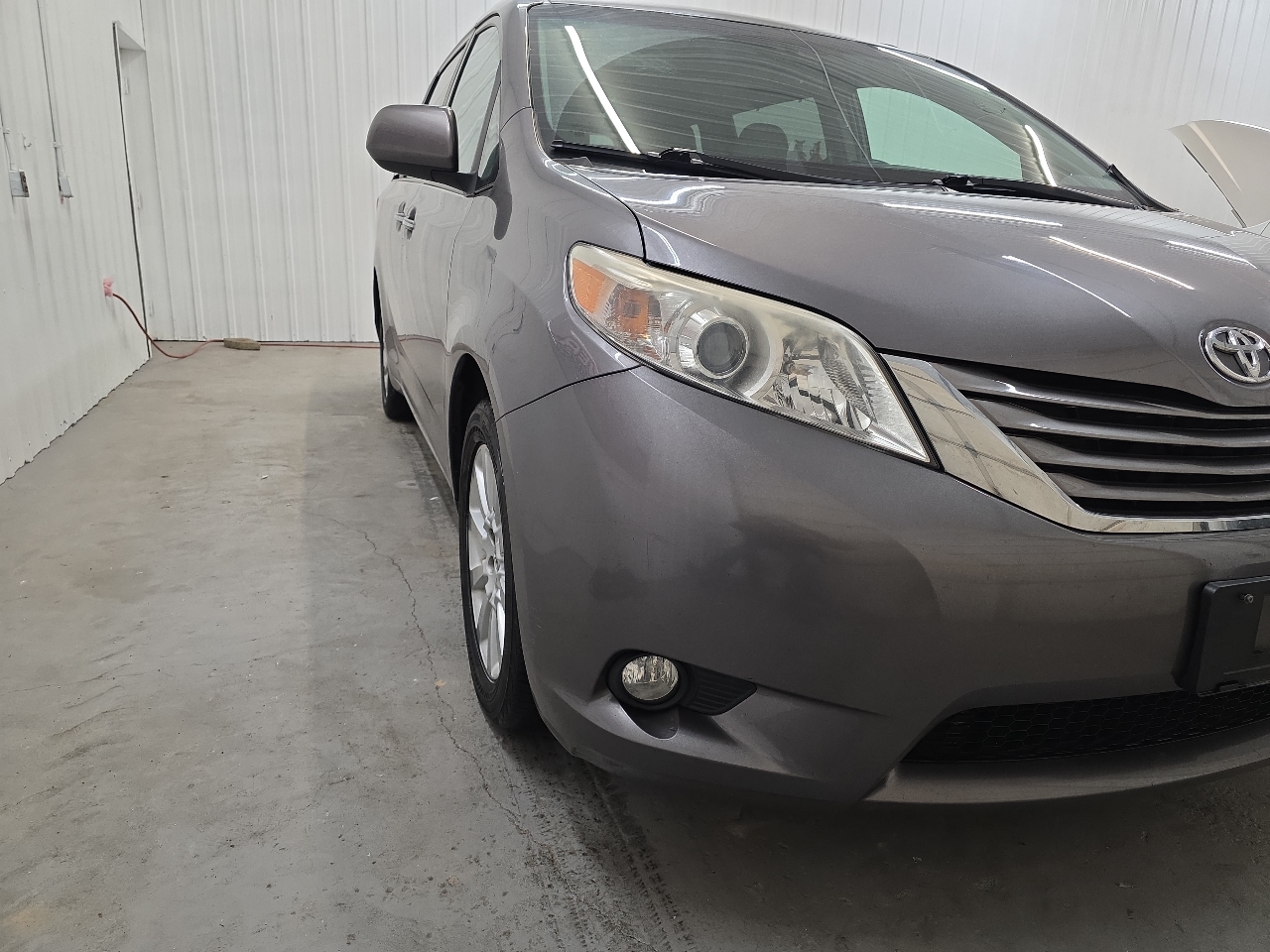 Toyota Sienna 5dr 7-Pass Van XLE Premium AWD (Natl) 2015
