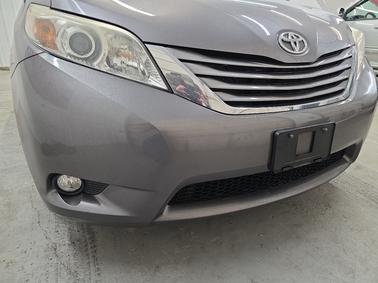 Toyota Sienna 5dr 7-Pass Van XLE Premium AWD (Natl) 2015