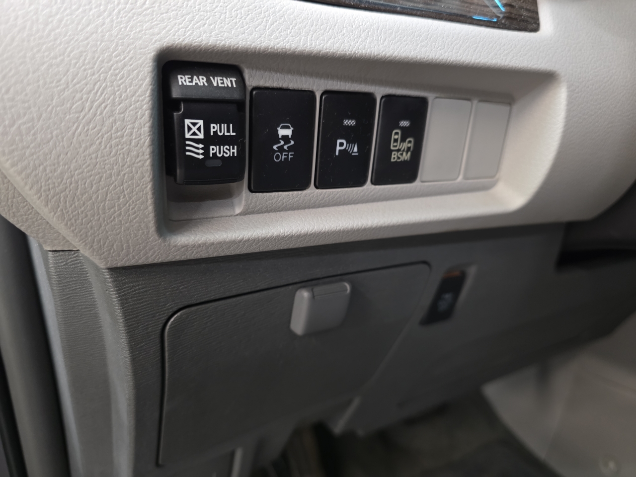 Toyota Sienna 5dr 7-Pass Van XLE Premium AWD (Natl) 2015