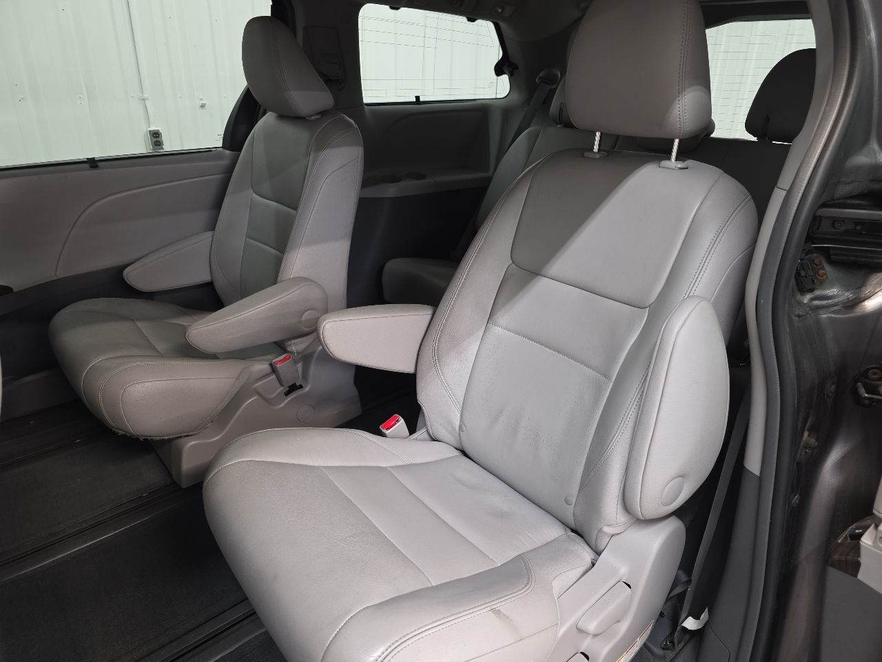 Toyota Sienna 5dr 7-Pass Van XLE Premium AWD (Natl) 2015