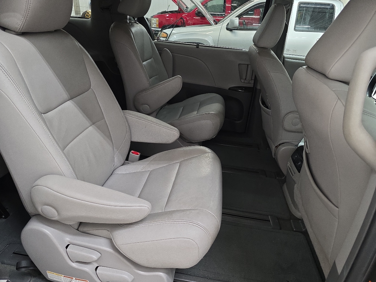 Toyota Sienna 5dr 7-Pass Van XLE Premium AWD (Natl) 2015