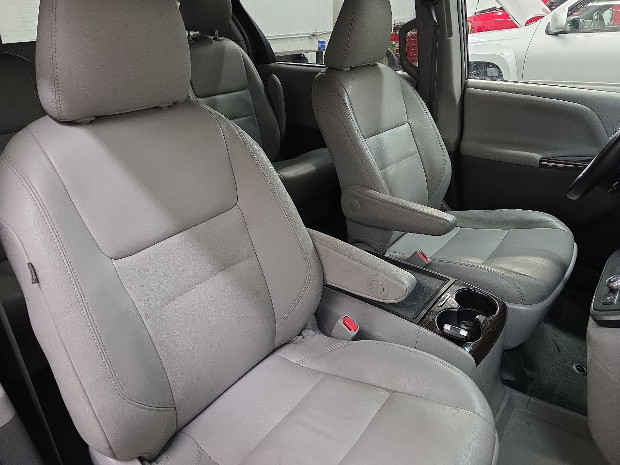 Toyota Sienna 5dr 7-Pass Van XLE Premium AWD (Natl) 2015