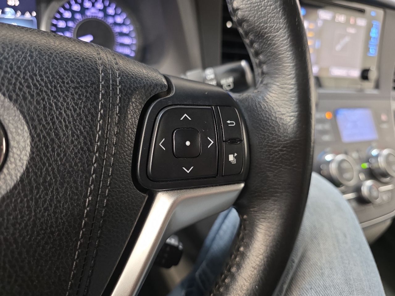 Toyota Sienna 5dr 7-Pass Van XLE Premium AWD (Natl) 2015