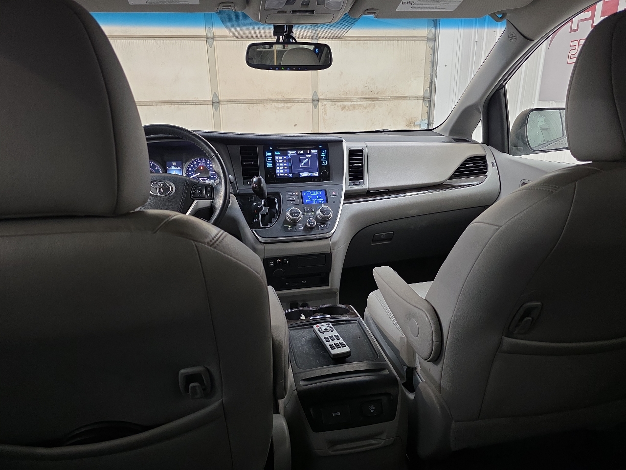 Toyota Sienna 5dr 7-Pass Van XLE Premium AWD (Natl) 2015