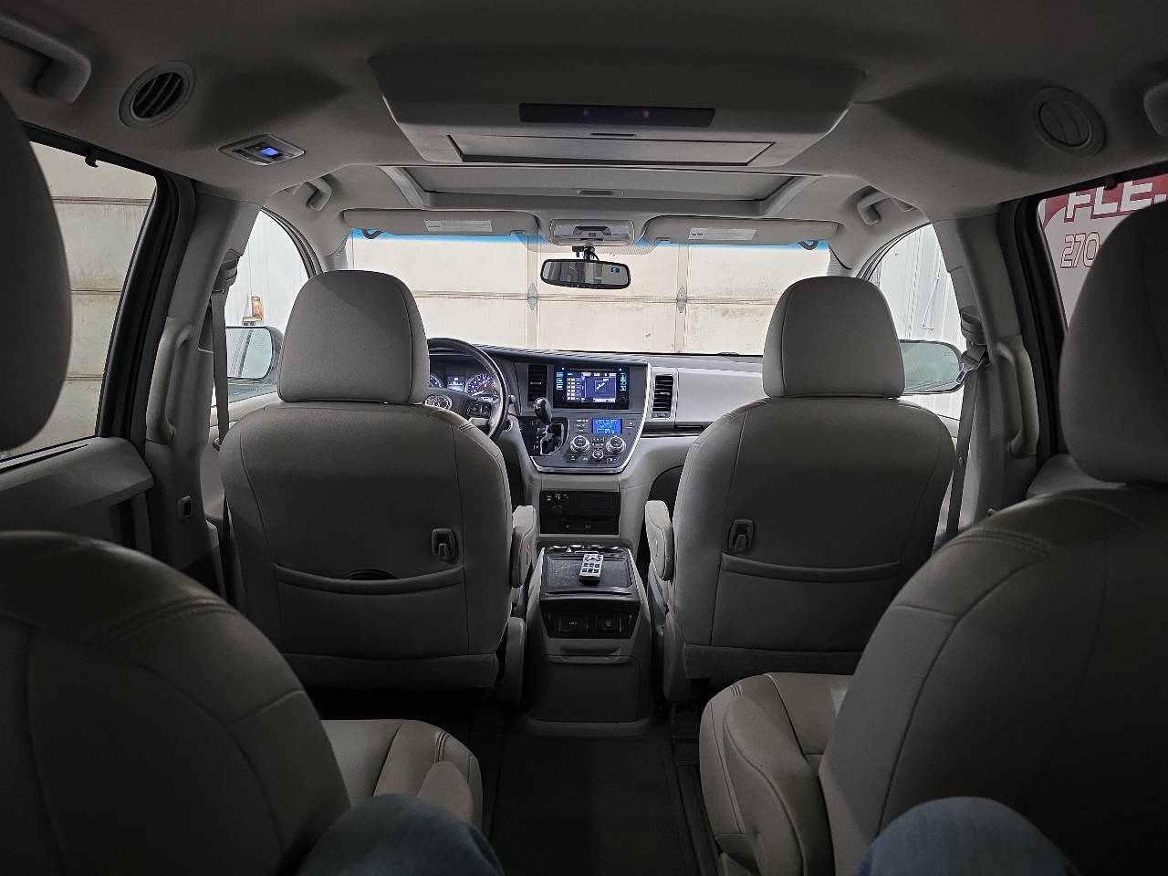 Toyota Sienna 5dr 7-Pass Van XLE Premium AWD (Natl) 2015