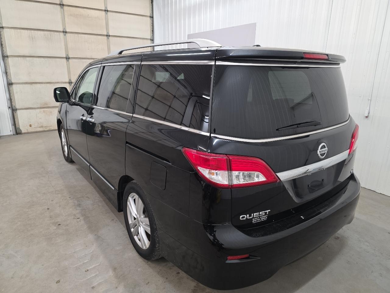 Nissan Quest 4dr SL 2012