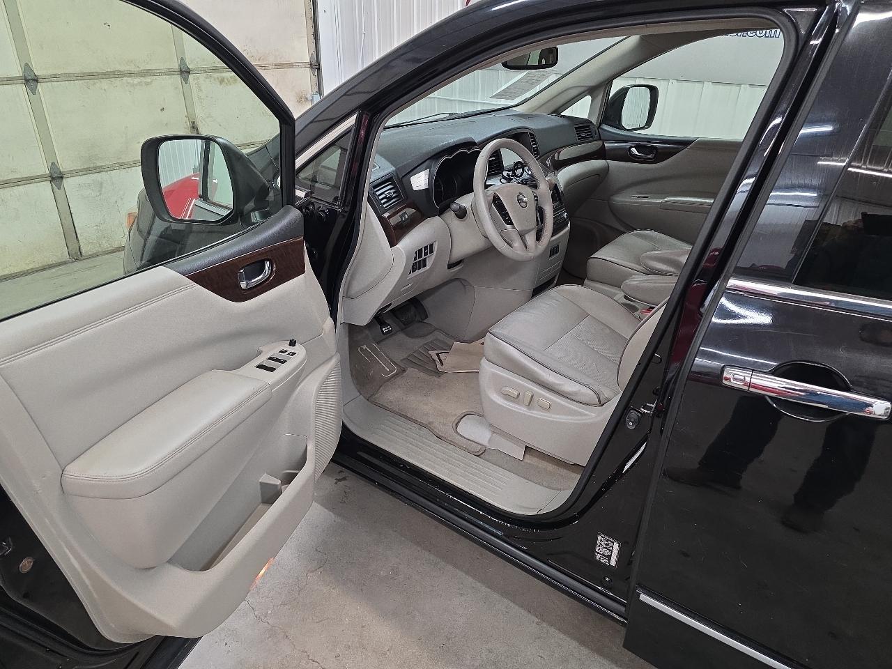 Nissan Quest 4dr SL 2012