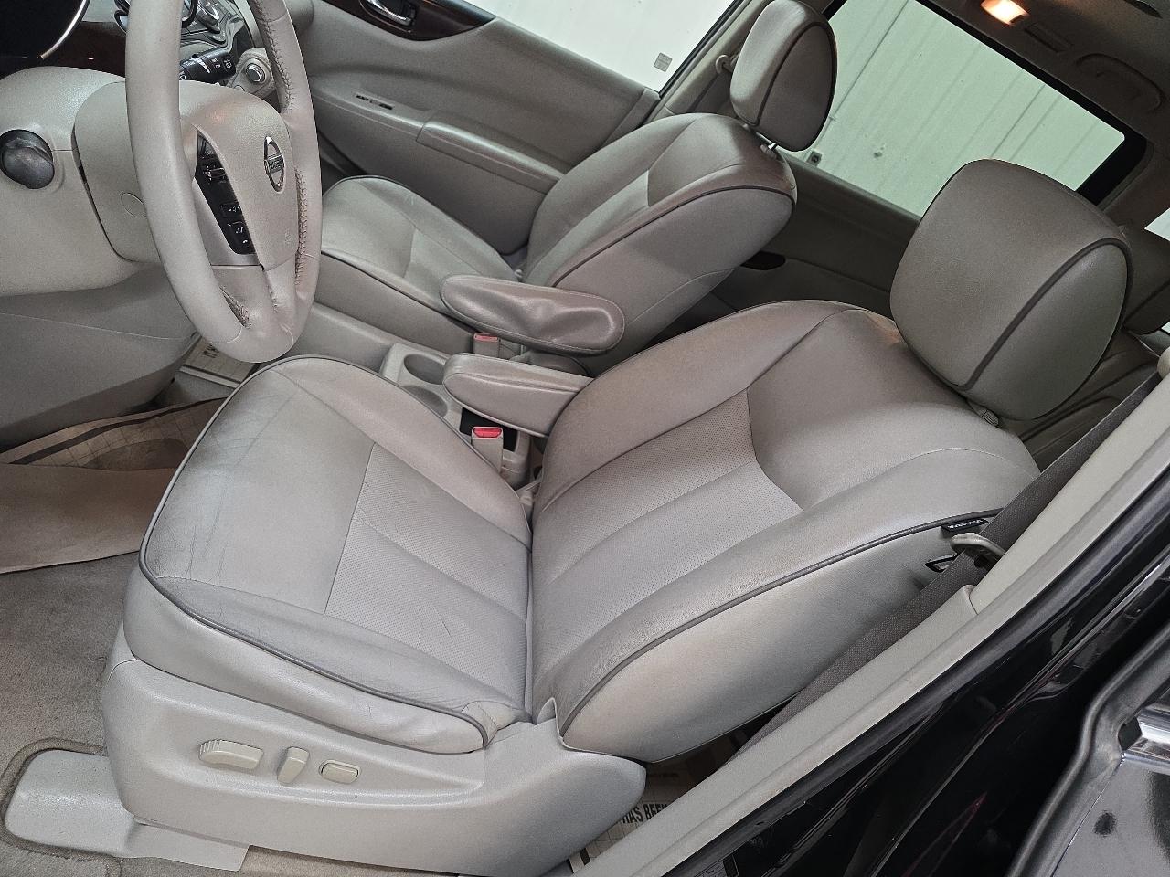 Nissan Quest 4dr SL 2012