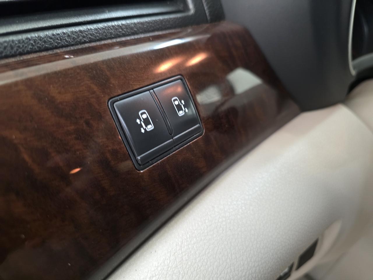 Nissan Quest 4dr SL 2012