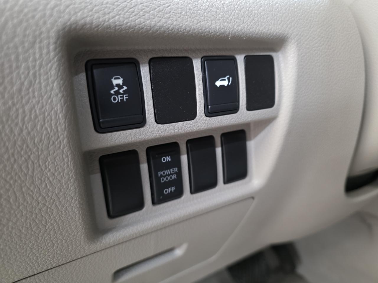 Nissan Quest 4dr SL 2012