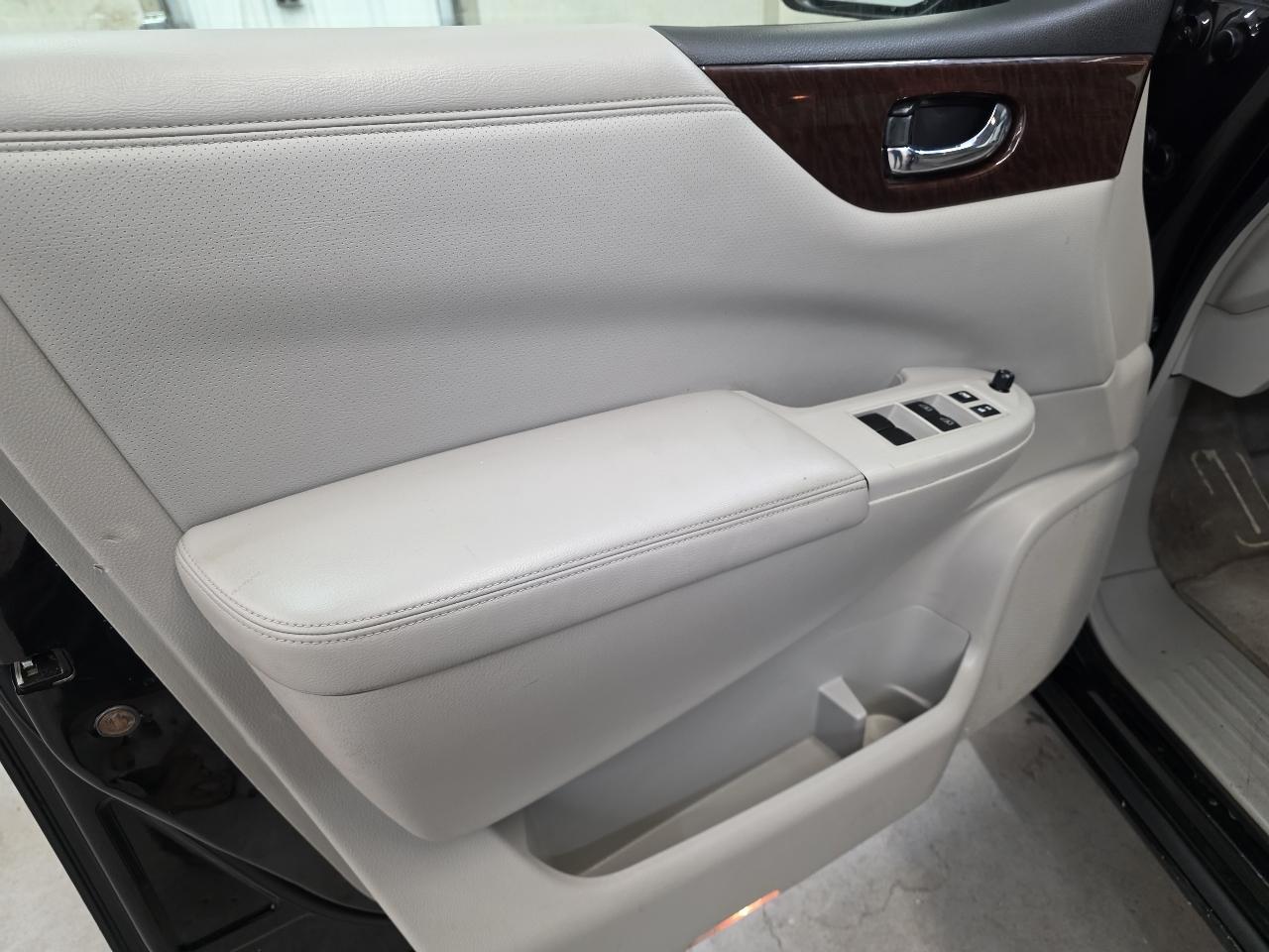 Nissan Quest 4dr SL 2012