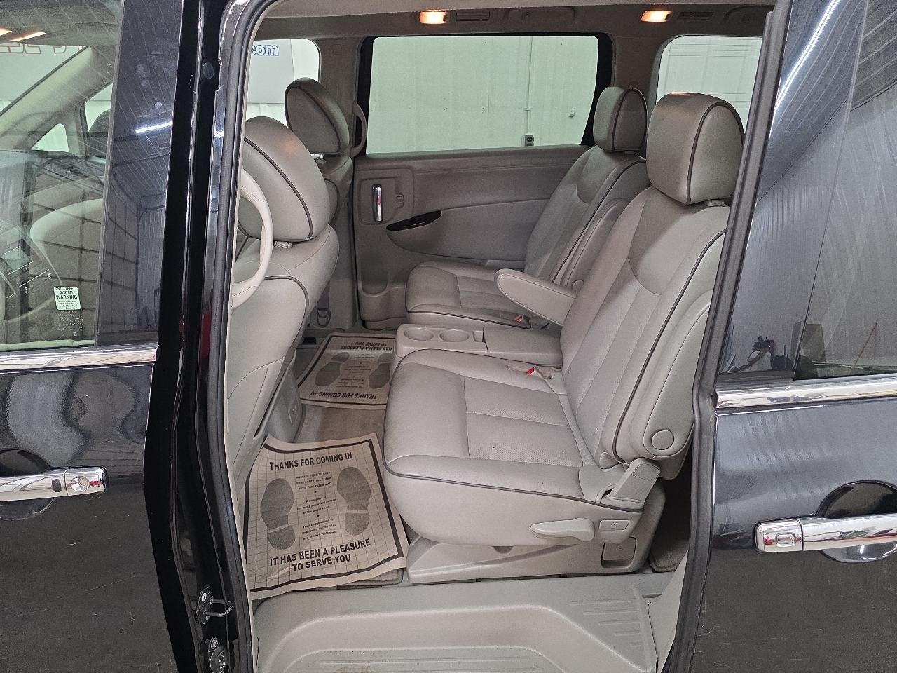 Nissan Quest 4dr SL 2012