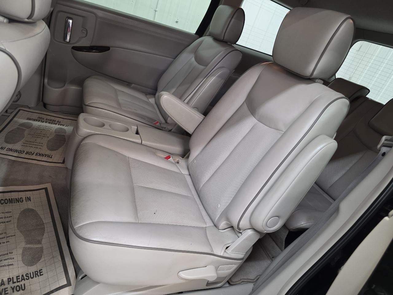 Nissan Quest 4dr SL 2012