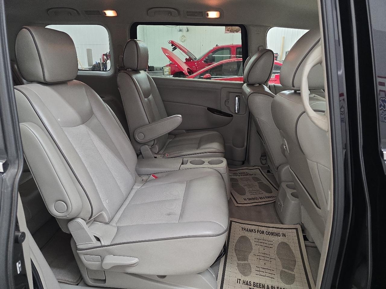 Nissan Quest 4dr SL 2012