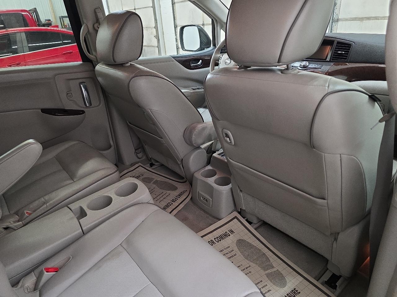 Nissan Quest 4dr SL 2012