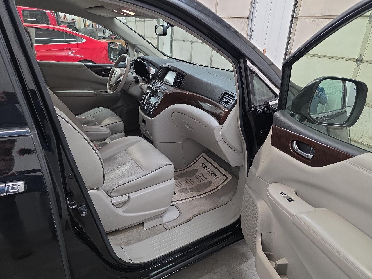 Nissan Quest 4dr SL 2012