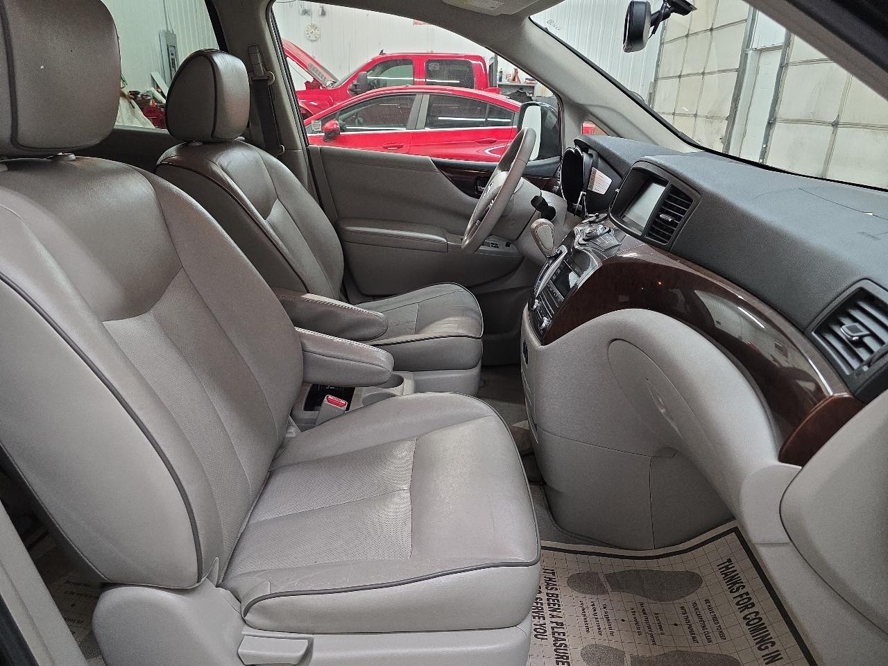 Nissan Quest 4dr SL 2012