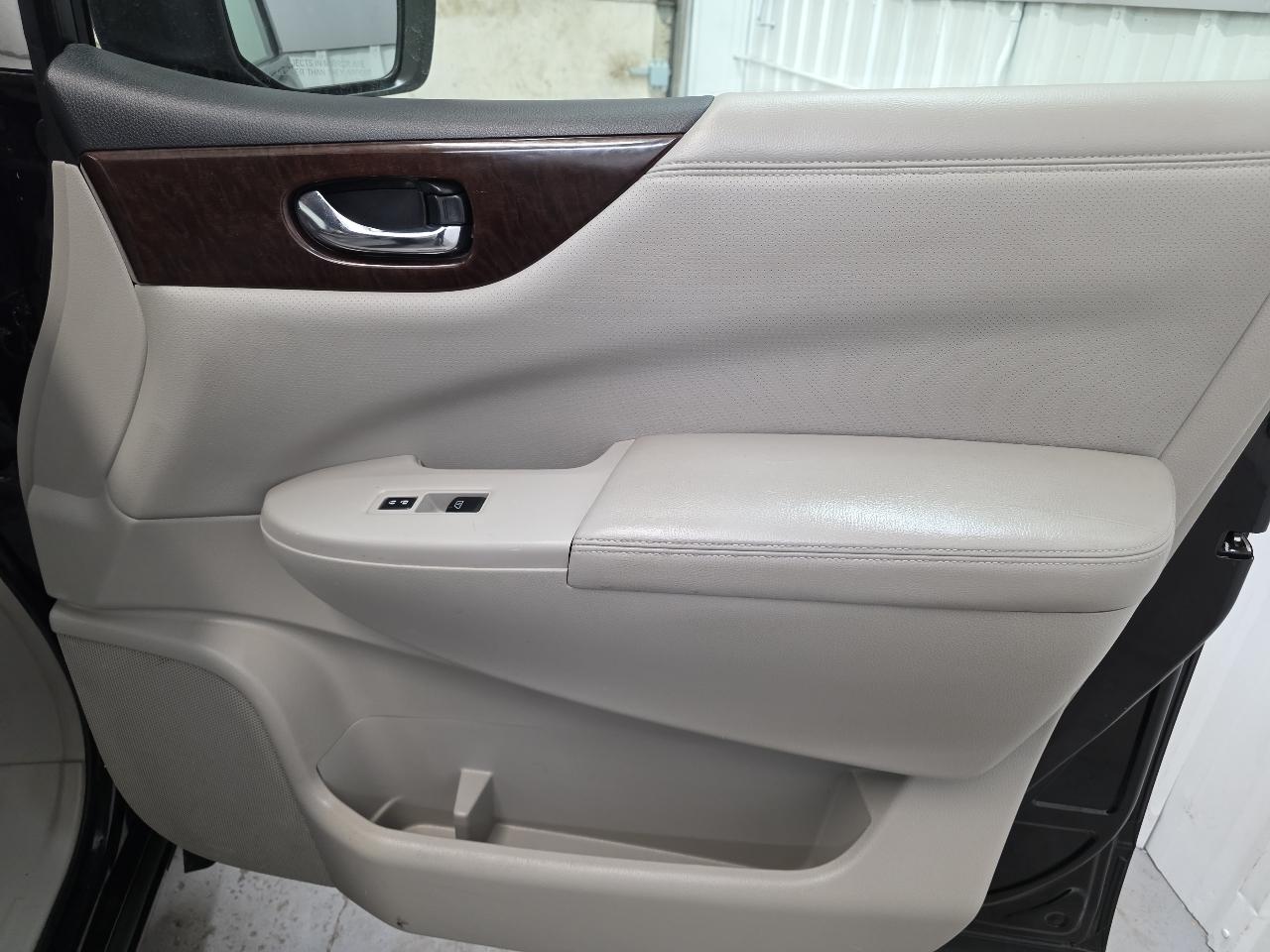 Nissan Quest 4dr SL 2012