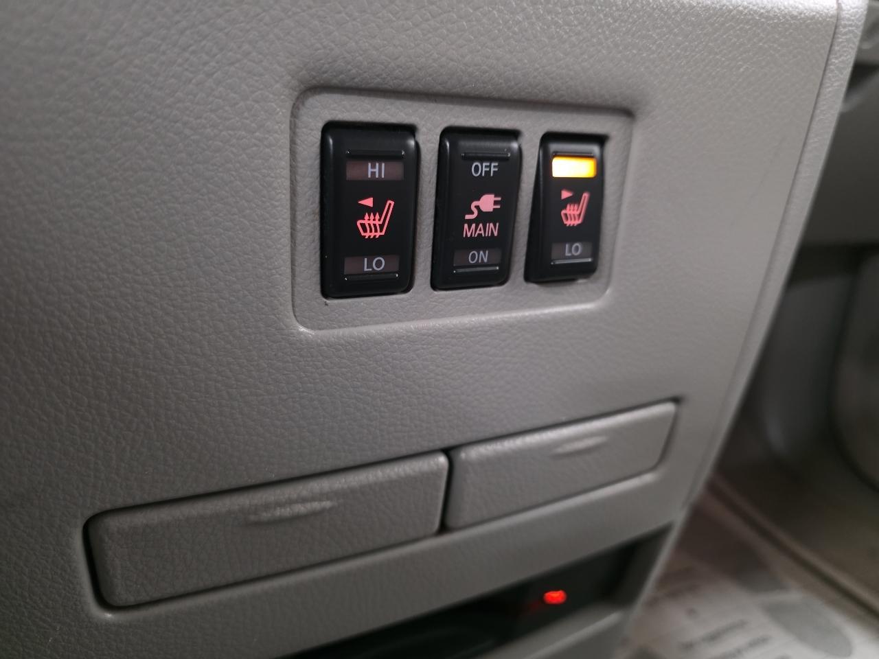 Nissan Quest 4dr SL 2012