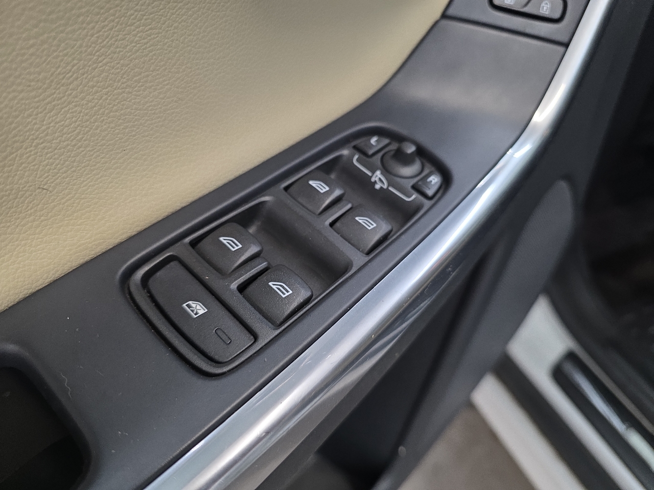 Volvo XC60 FWD 4dr T5 Drive-E Platinum 2016