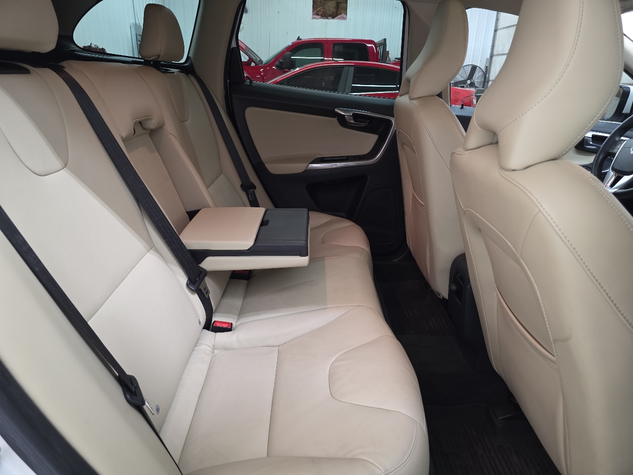 Volvo XC60 FWD 4dr T5 Drive-E Platinum 2016