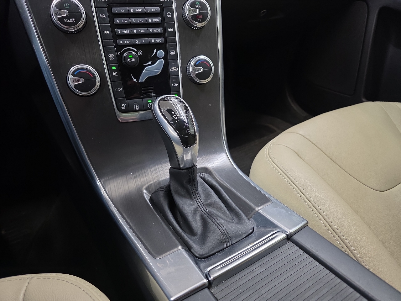 Volvo XC60 FWD 4dr T5 Drive-E Platinum 2016