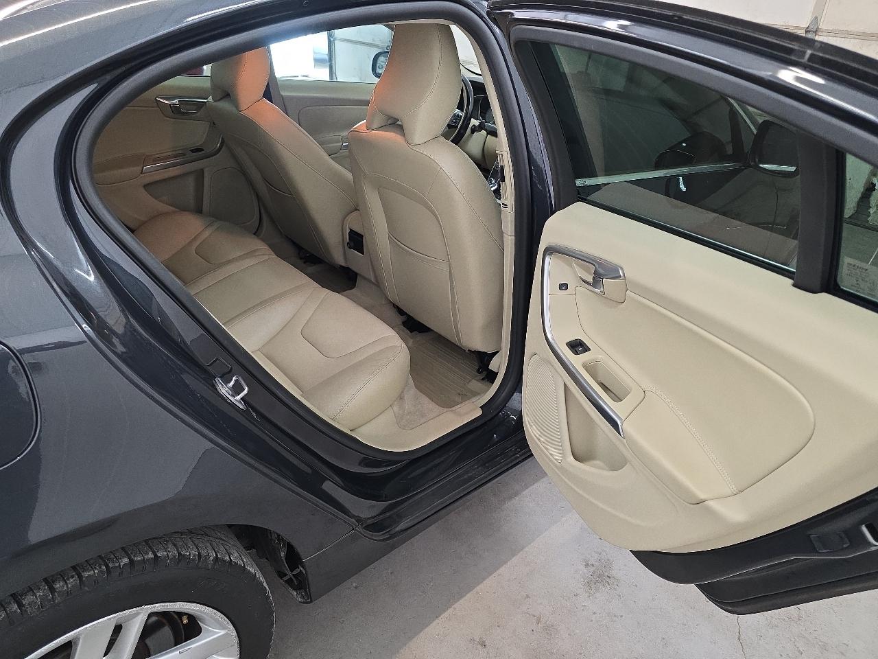 Volvo S60 2015.5 4dr Sdn T5 Drive-E Premier FWD 2015