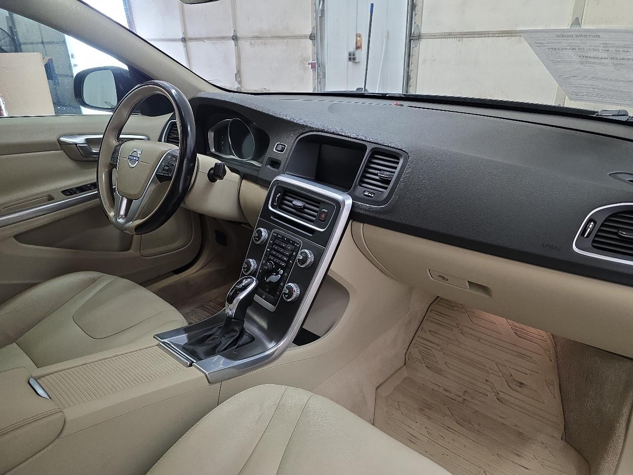 Volvo S60 2015.5 4dr Sdn T5 Drive-E Premier FWD 2015