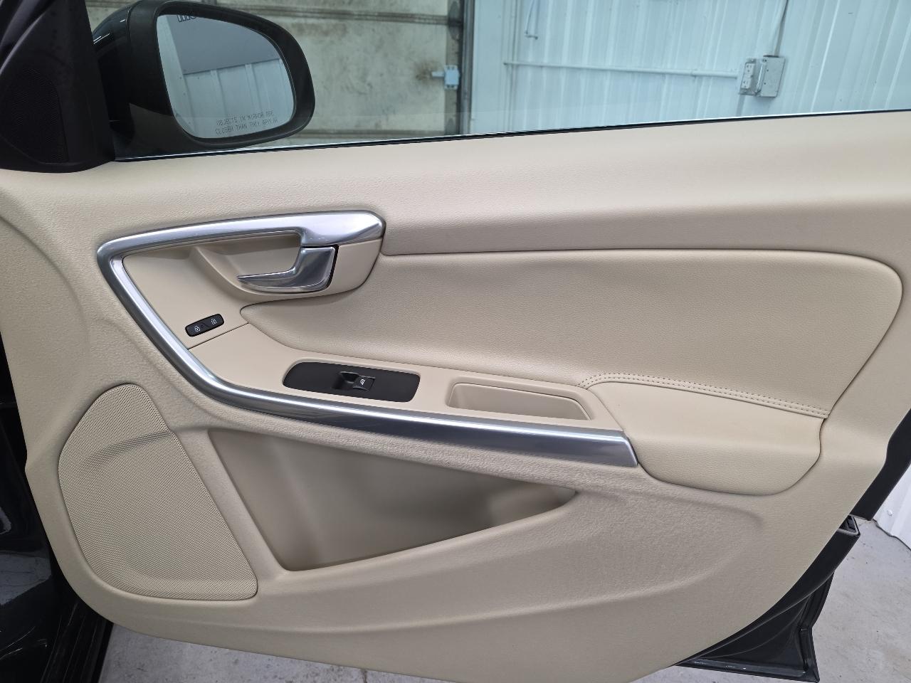 Volvo S60 2015.5 4dr Sdn T5 Drive-E Premier FWD 2015