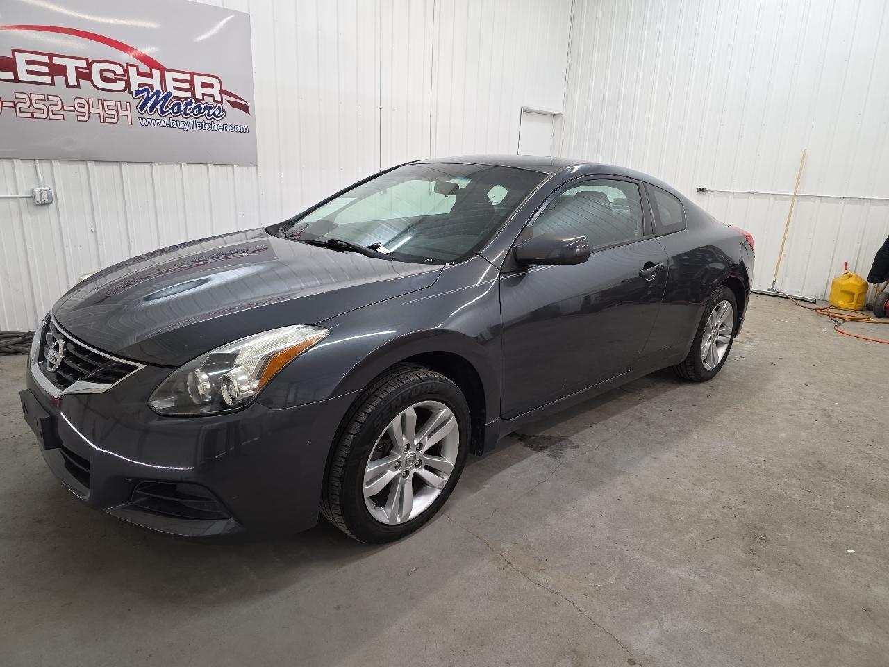 Nissan Altima 2dr Cpe I4 2.5 S 2013