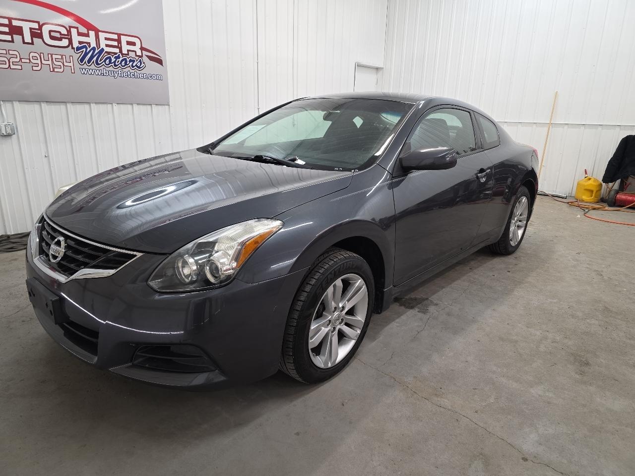 Nissan Altima 2dr Cpe I4 2.5 S 2013