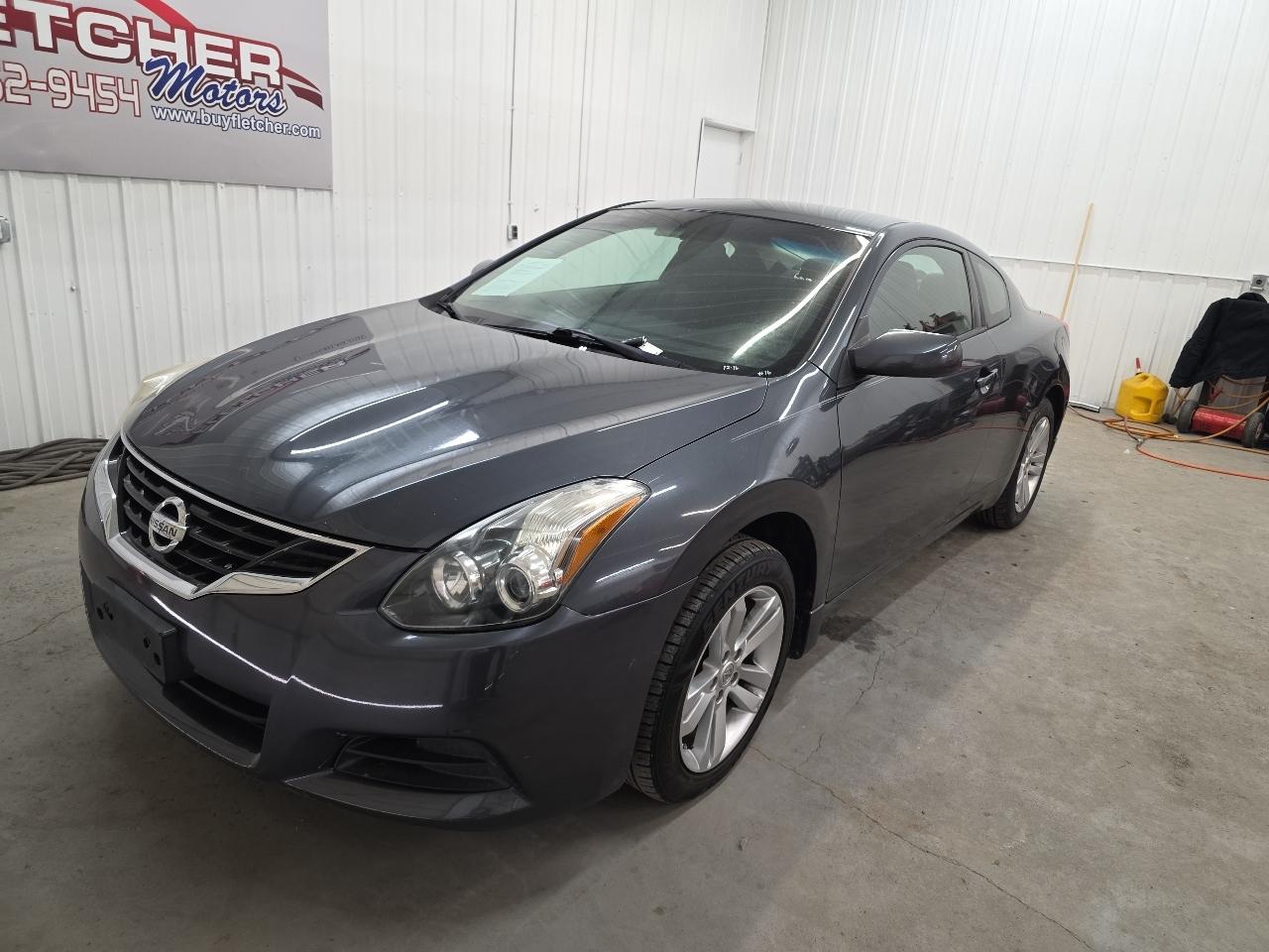 Nissan Altima 2dr Cpe I4 2.5 S 2013